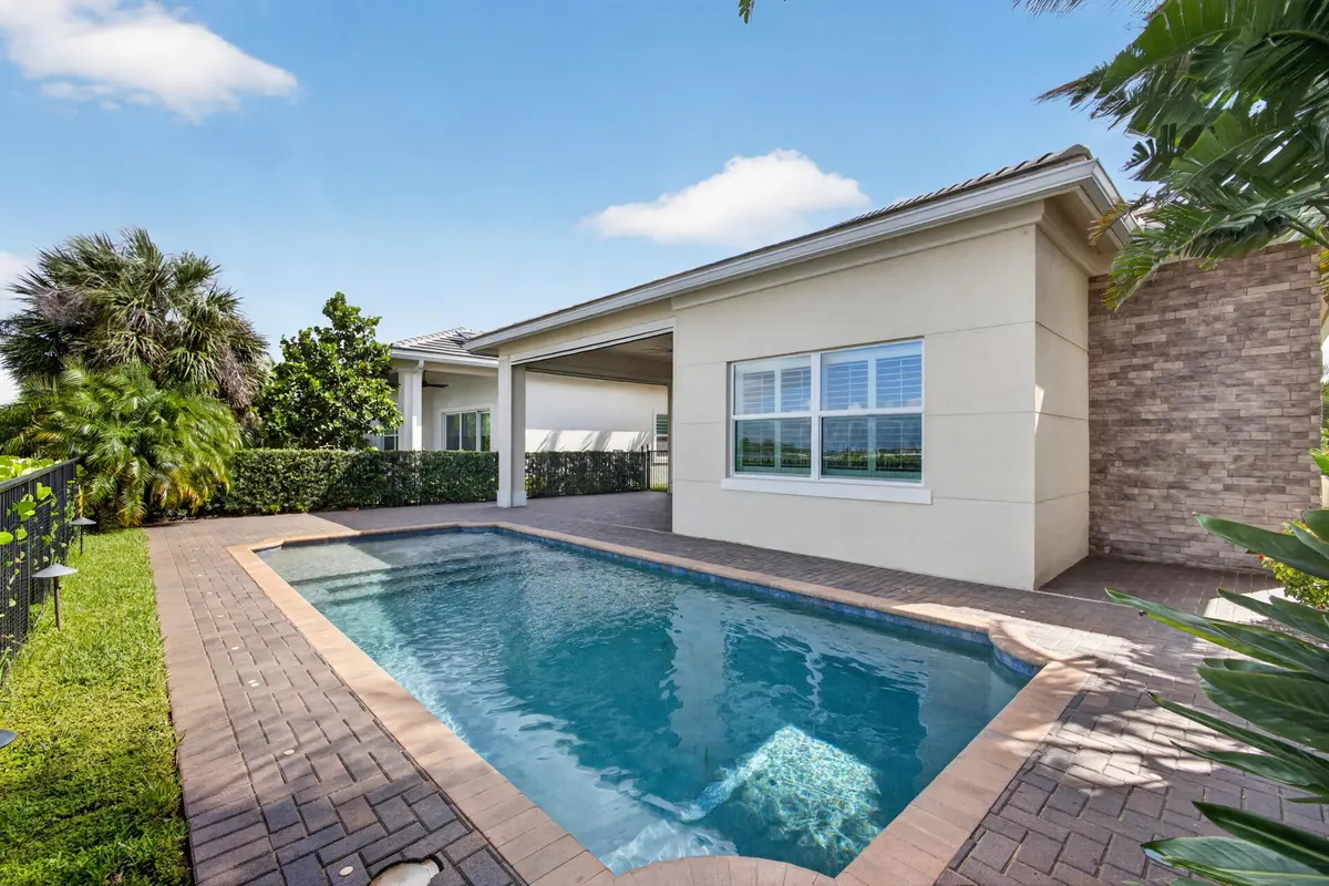 Pool at 9941 Regency Way, Palm Beach Gardens