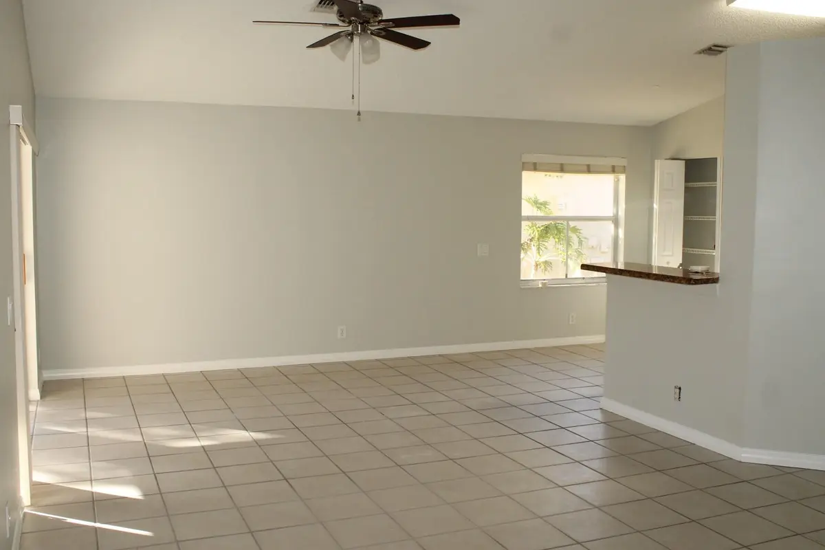 Photo 5 at 1943 Cygnus Court, Weston