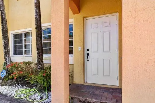 56723720-a97f-478c-940b-b8dc59a7d042 at 330 SW 2nd Avenue 14, Hallandale Beach