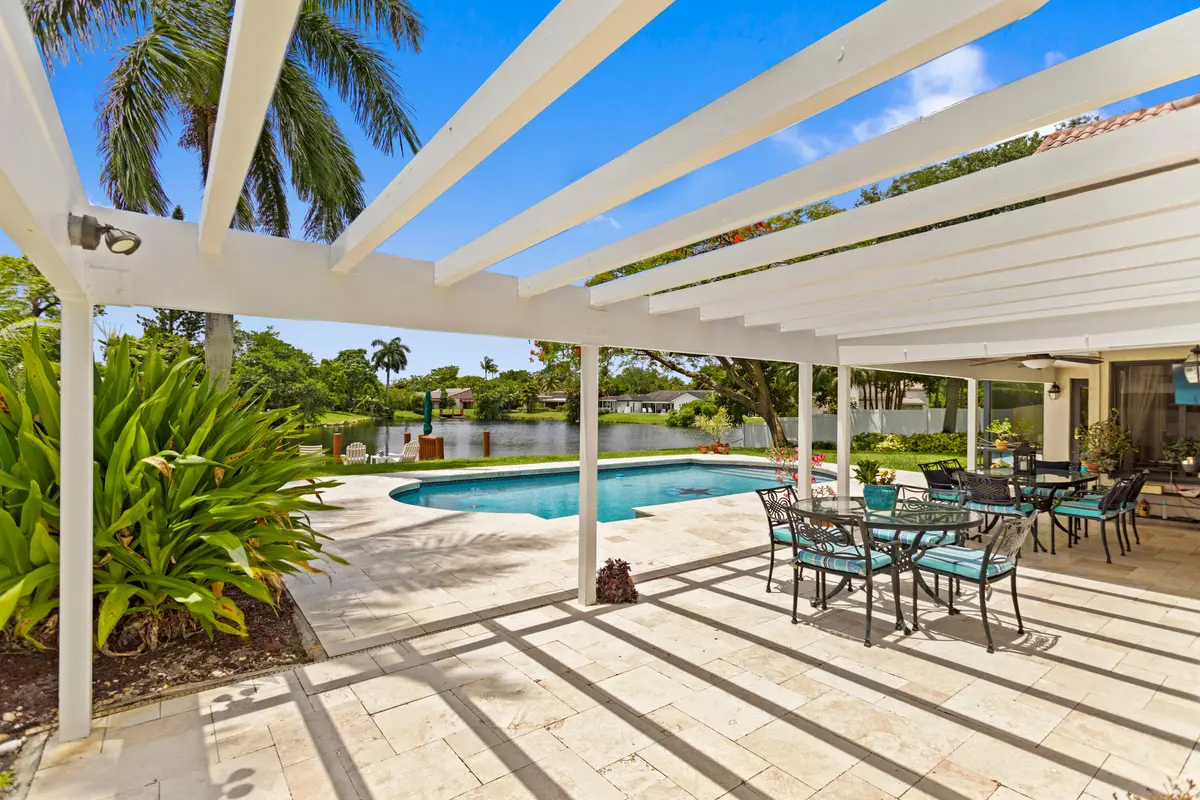 585A7721 at 8540 N Lake Dasha Drive, Plantation
