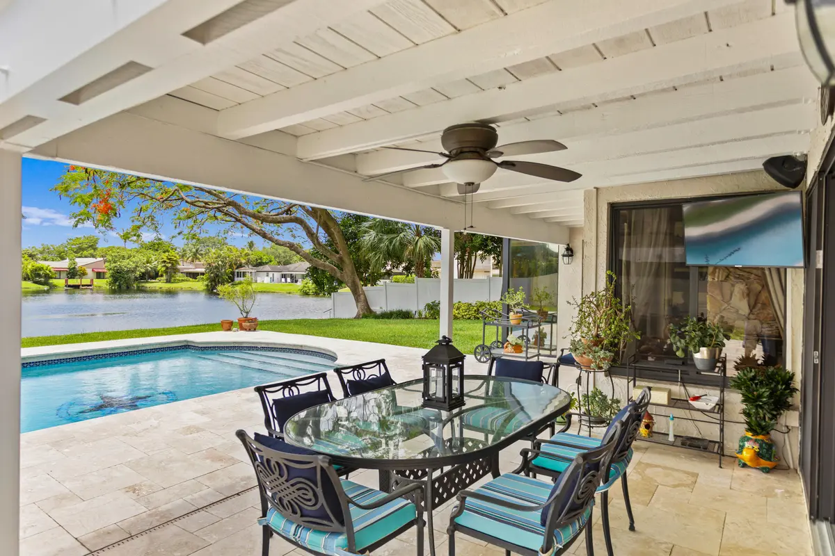 585A7727 at 8540 N Lake Dasha Drive, Plantation