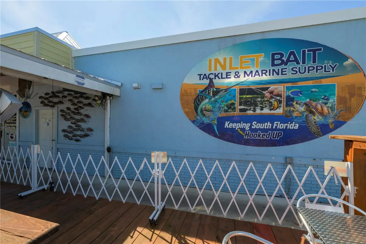 Parking Lot Walkway at 927 N Us Highway 1, Fort Pierce
