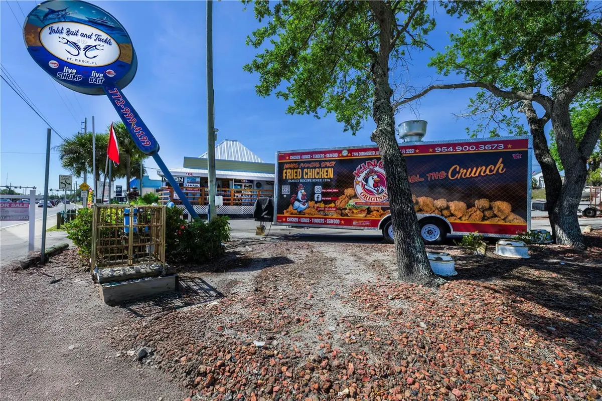 Parking Lot Signage at 927 N Us Highway 1, Fort Pierce