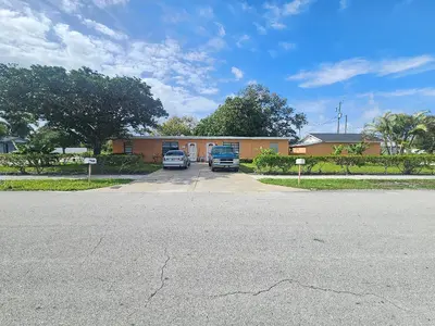 800 NW 1st Street, Delray Beach – Duplex for sale