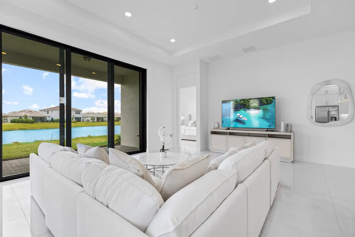 Great Room at 4931 Rivo Alto Circle, Westlake