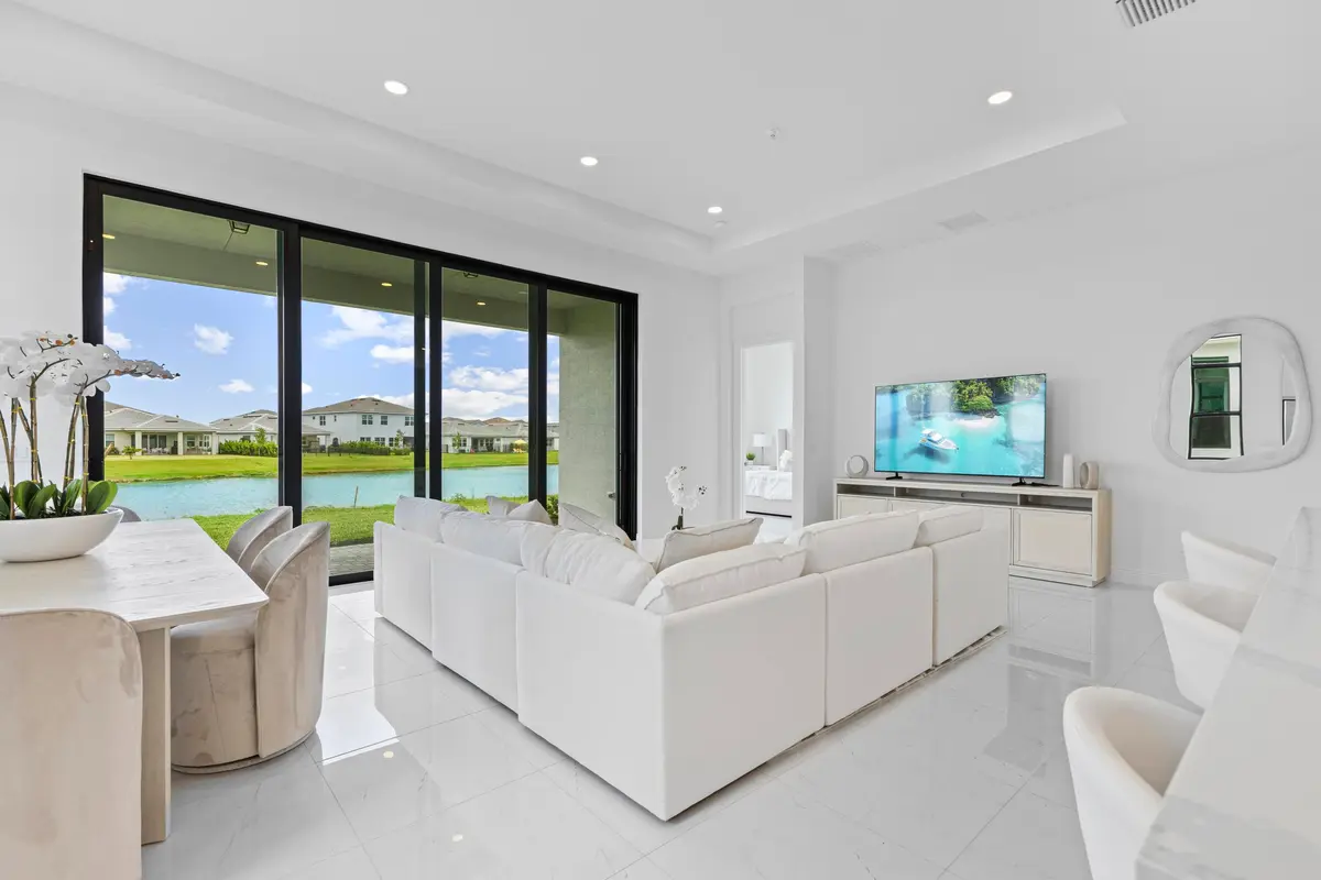 Great Room at 4931 Rivo Alto Circle, Westlake