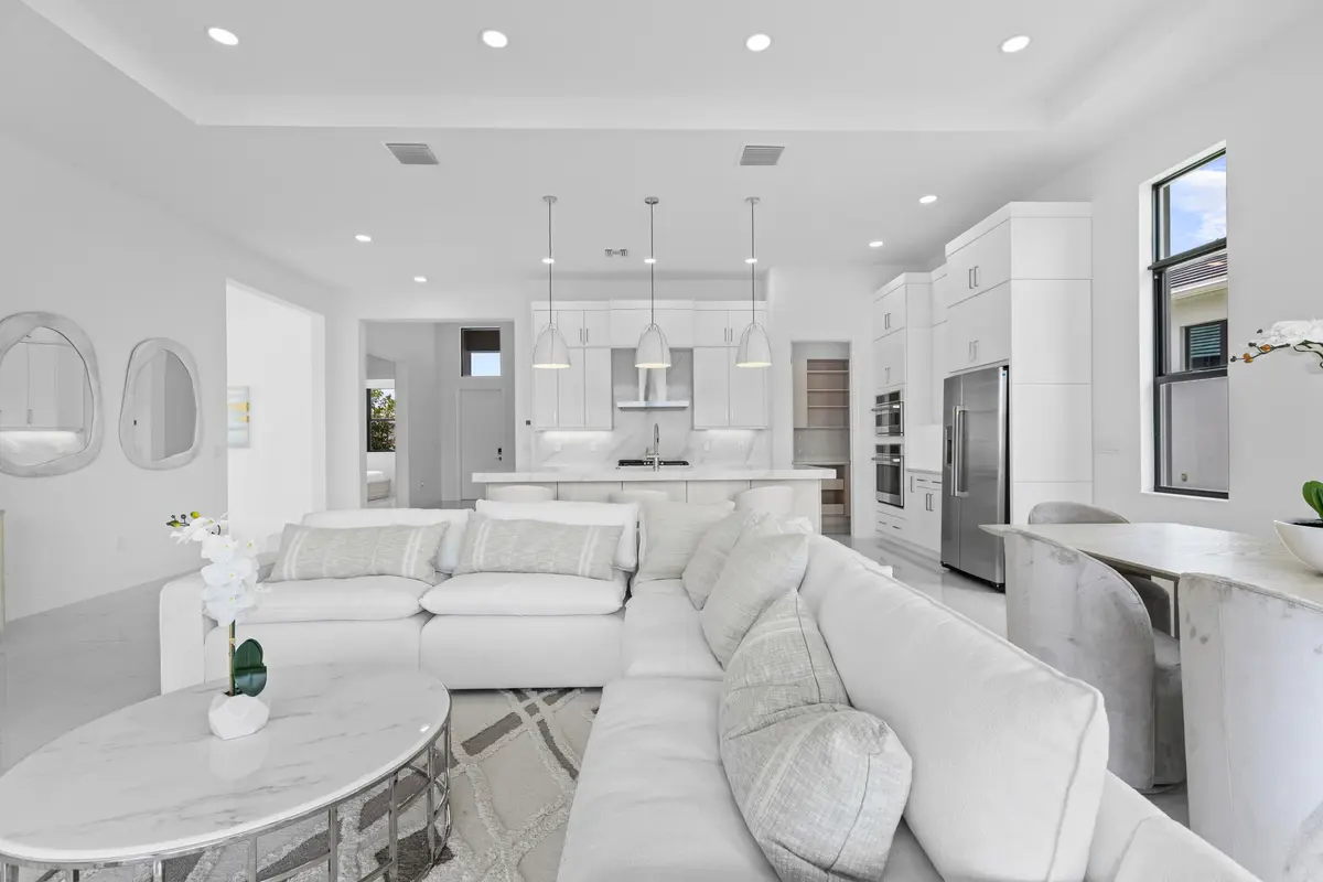 Great Room at 4931 Rivo Alto Circle, Westlake