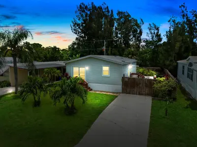 8011 SE Skylark Avenue, Hobe Sound – sold