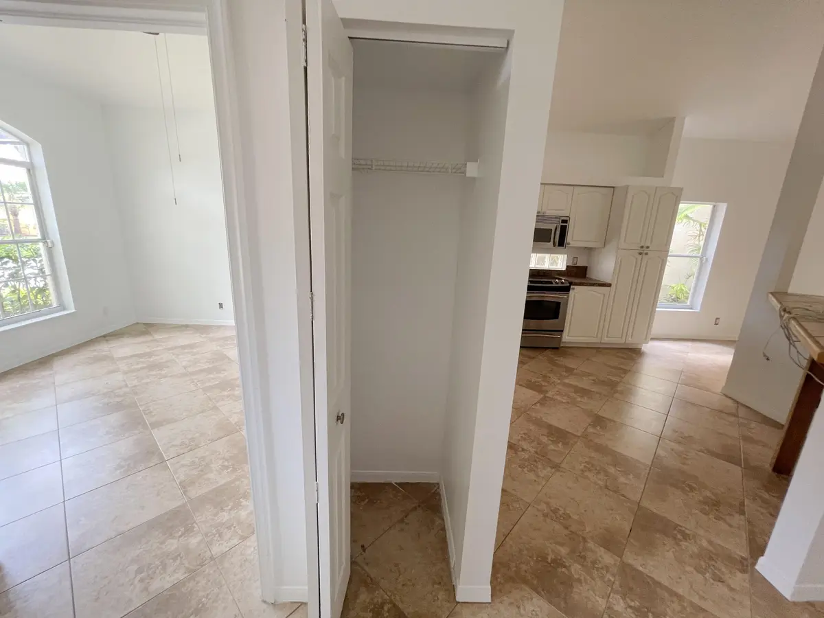 Entry way at 5338 Edenwood Lane, Riviera Beach