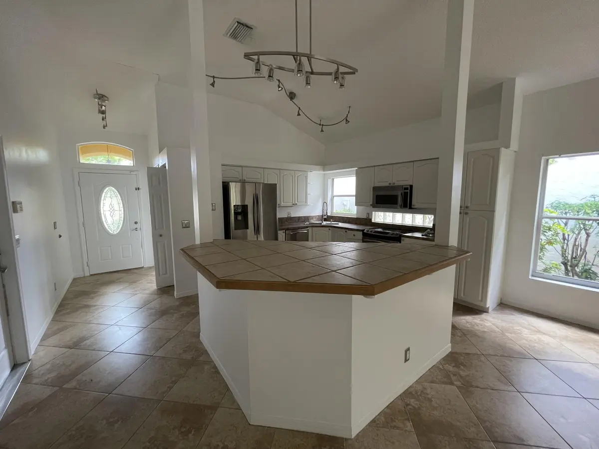 Kitchen Island at 5338 Edenwood Lane, Riviera Beach