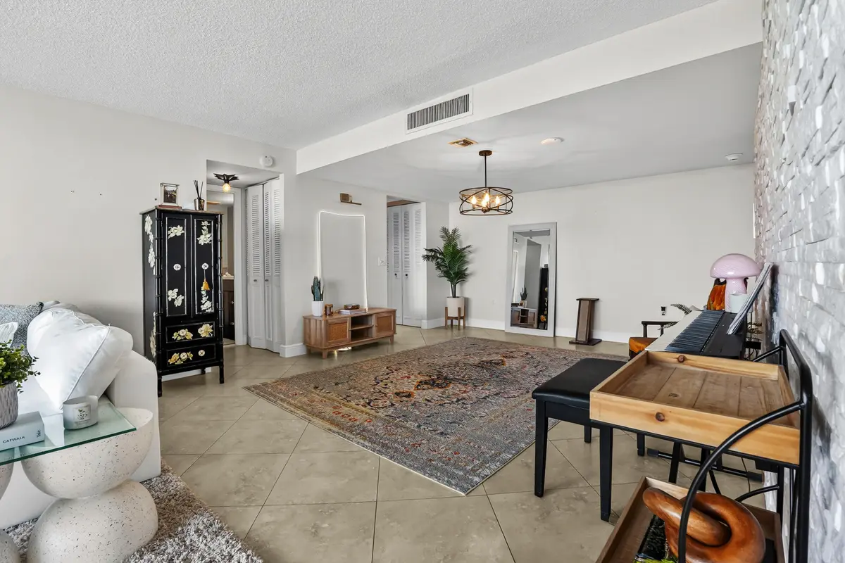 10 Living room 03 at 5600 N Flagler Drive 1106, West Palm Beach