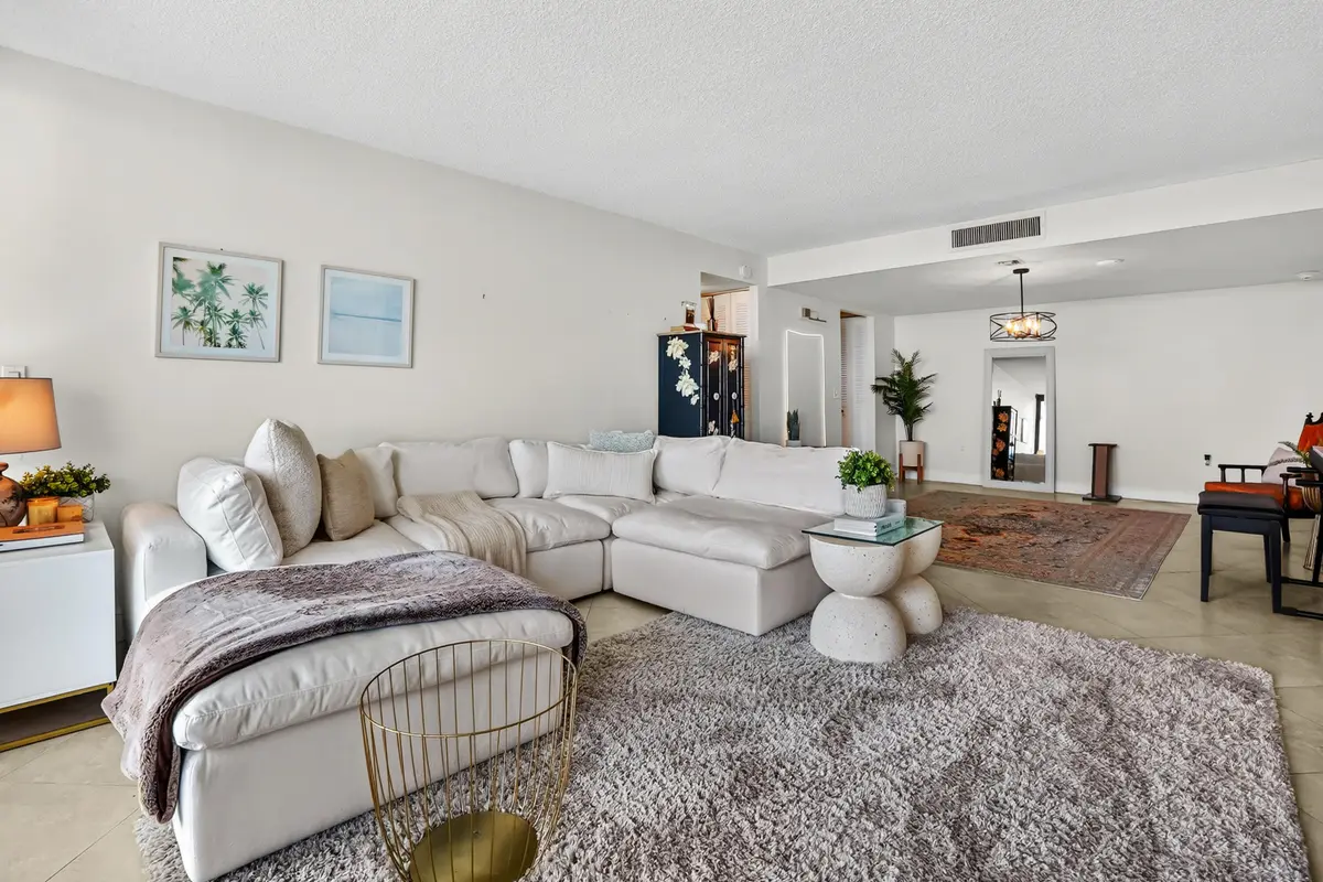 12 Living room 05 at 5600 N Flagler Drive 1106, West Palm Beach