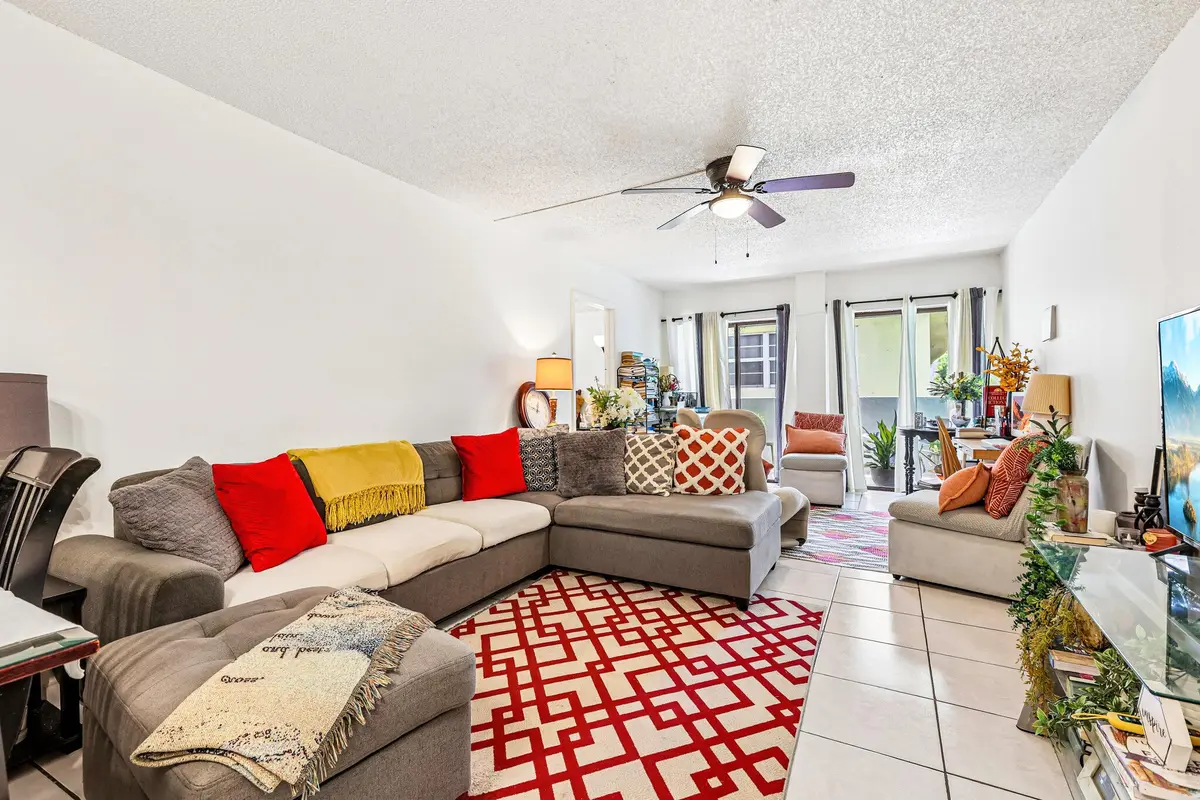 6941 Carlyle Avenue 2e, Miami Beach, FL – photo 3
