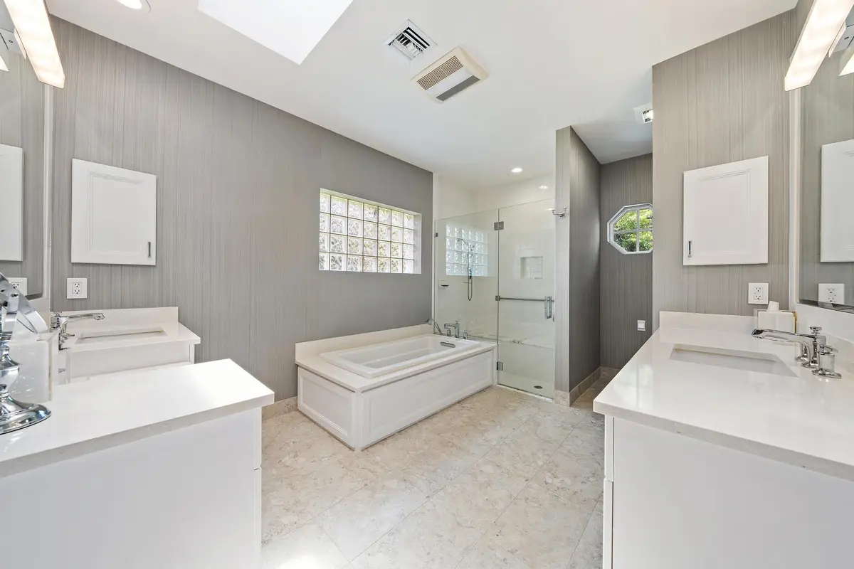Primary Bath at 4501 Captains Way, Jupiter