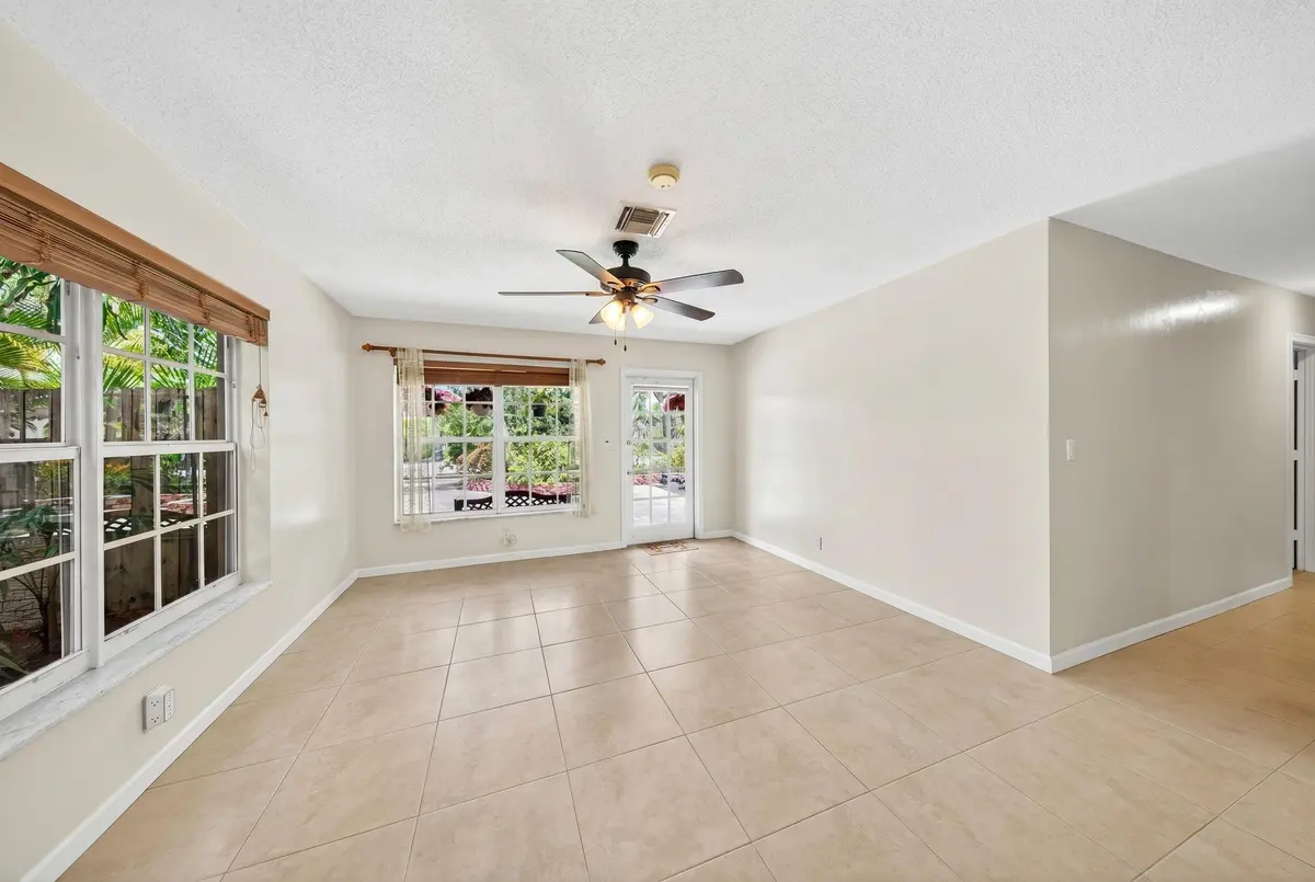 entrance living at 1540 NE 40th Street, Oakland Park