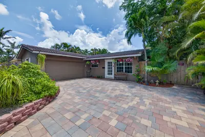 1540 NE 40th Street, Oakland Park – Single Family Residence for sale