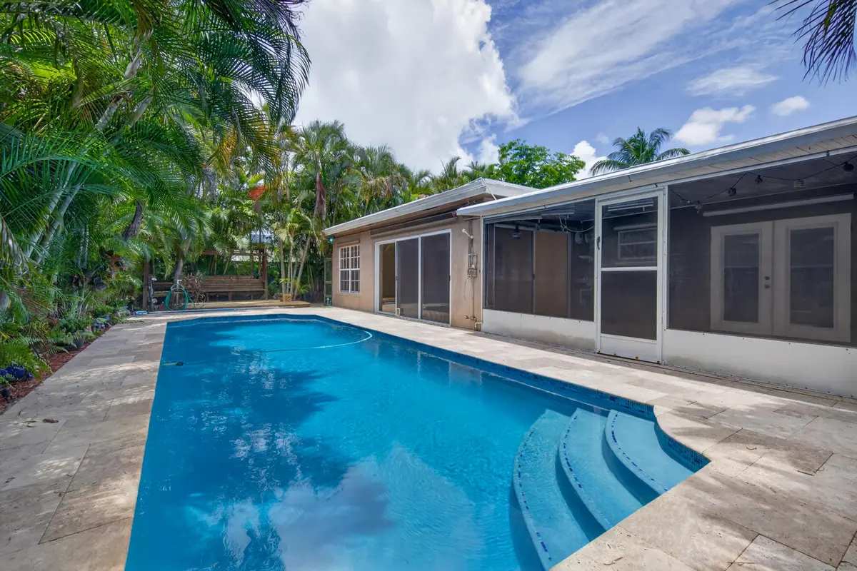 pool at 1540 NE 40th Street, Oakland Park