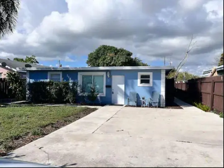 Front at 118 SW 12th Avenue, Delray Beach