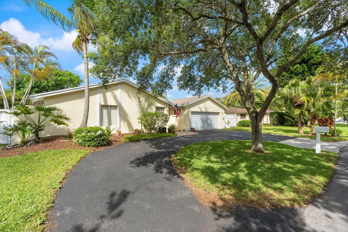 DSC01723 at 4010 W Sailboat Drive, Cooper City