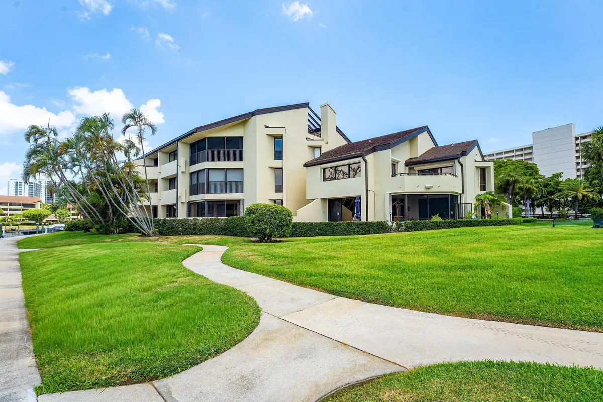 055-1125MarineWayEast-J3L-NorthPalmBeach at 1125 E Marine Way J3l, North Palm Beach