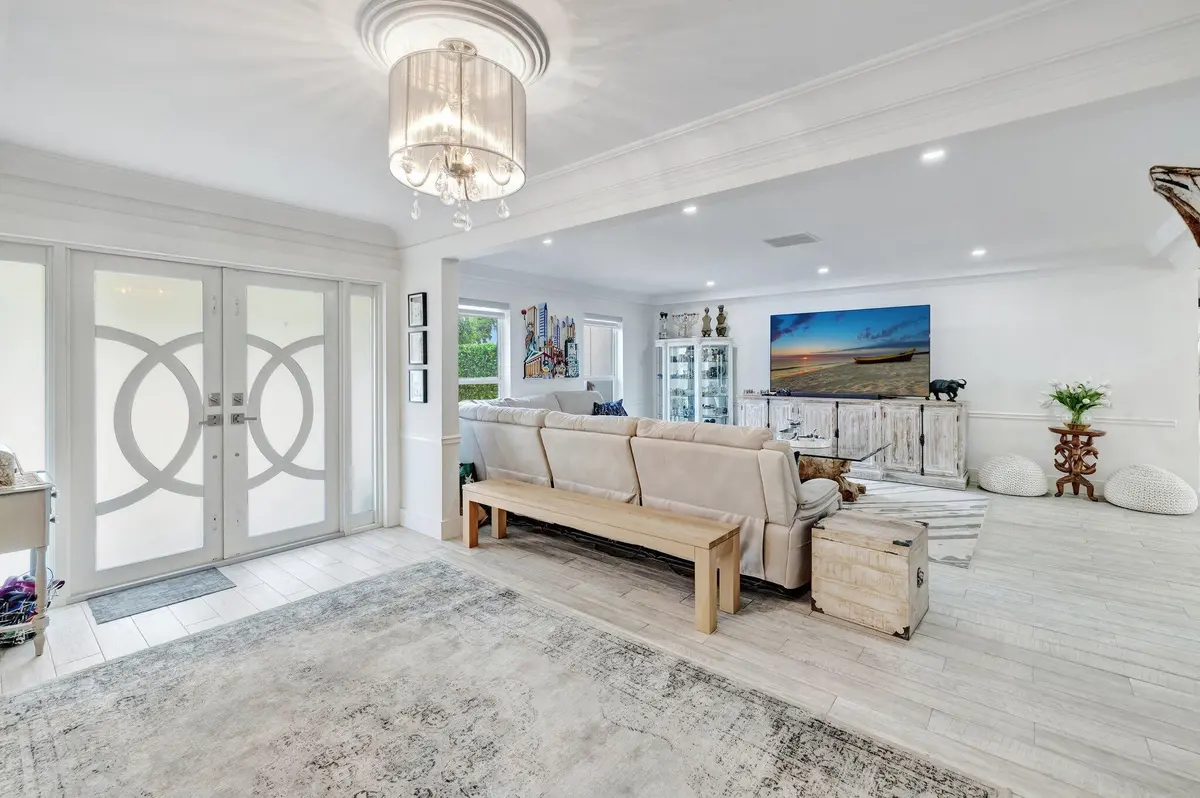 Stunning Entry at 9010 S Lake Dasha Drive, Plantation