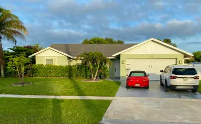 300 La Mancha Avenue, Royal Palm Beach – sold
