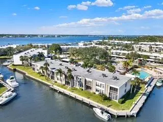 9-102_Circle_Bay-19 at 1950 SW Palm City Road 9102, Stuart