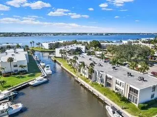 9-102_Circle_Bay-20 at 1950 SW Palm City Road 9102, Stuart