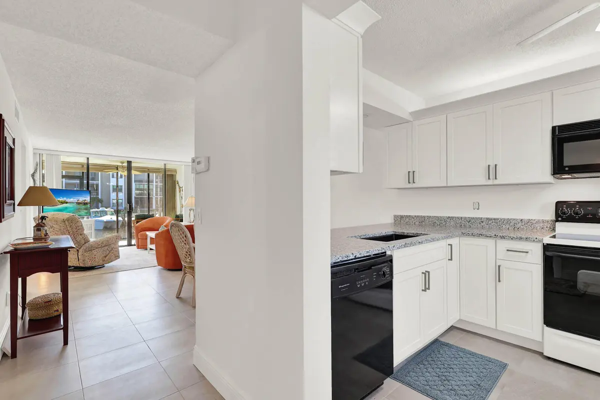 9-102_Circle_Bay-24 at 1950 SW Palm City Road 9102, Stuart