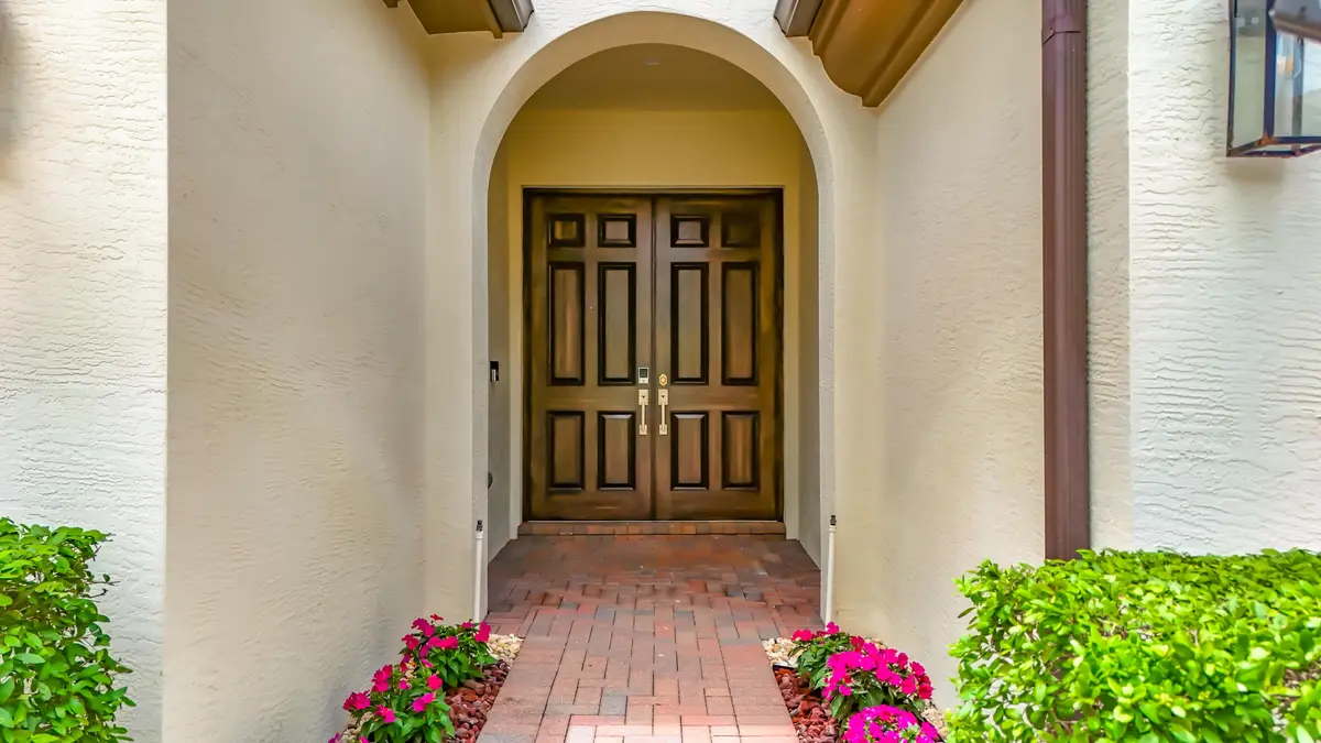 beyc6a19acedbe695 at 9508 Phipps Lane, Wellington