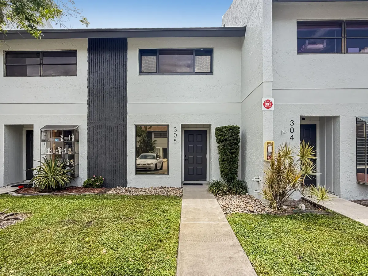 Front at 2700 S Oakland Forest Drive 305, Oakland Park