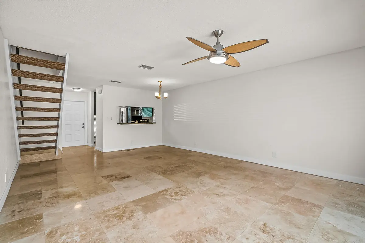 Living/DIning at 2700 S Oakland Forest Drive 305, Oakland Park