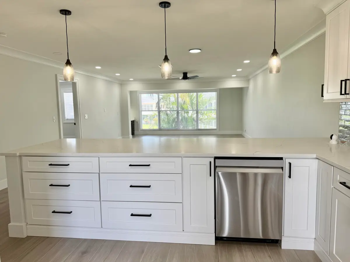 BEAUTIFUL QUARTZ COUNTER TOPS at 1740 NW 19th Terrace Apt 201, Delray Beach