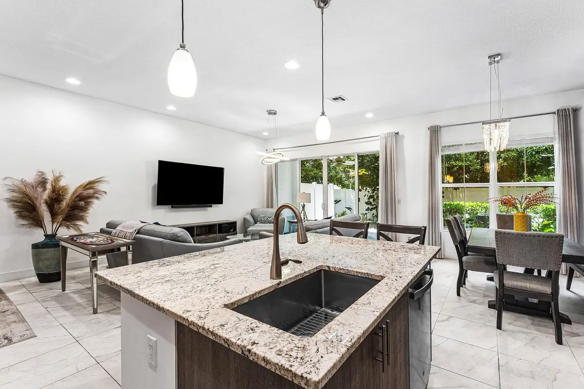 High Ceilings at 4821 Pointe Midtown Road, Palm Beach Gardens