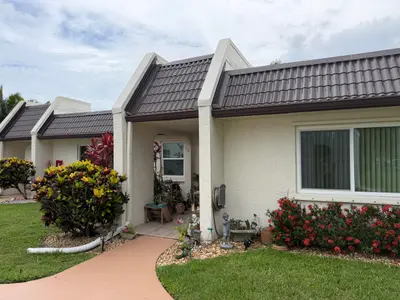 212 Lake Susan Lane, West Palm Beach – Condominium for sale