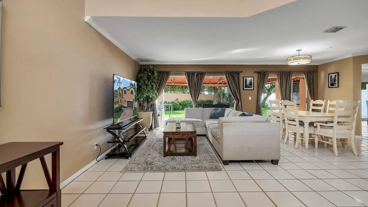 10-web-or-mls-DSC08852 at 2510 Rampart Way, Hollywood
