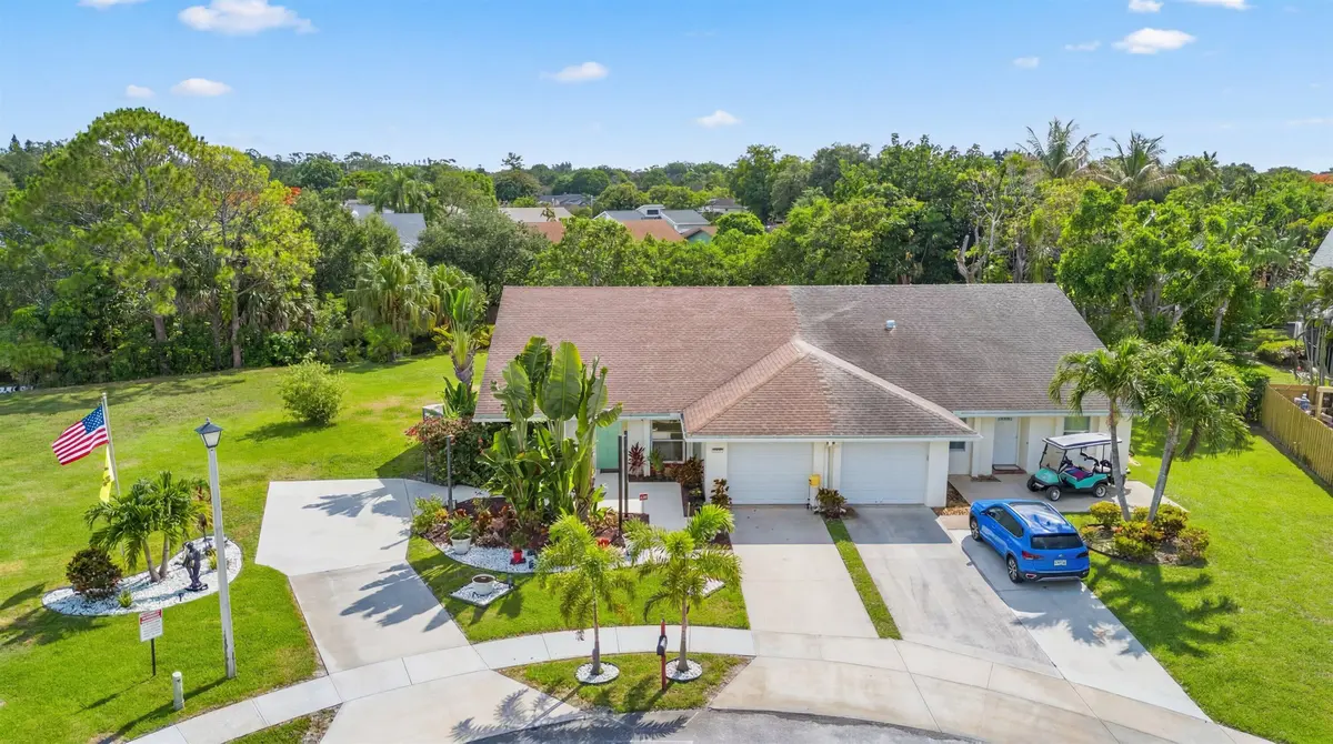 Double Driveway at 12438 Guilford Way, Wellington