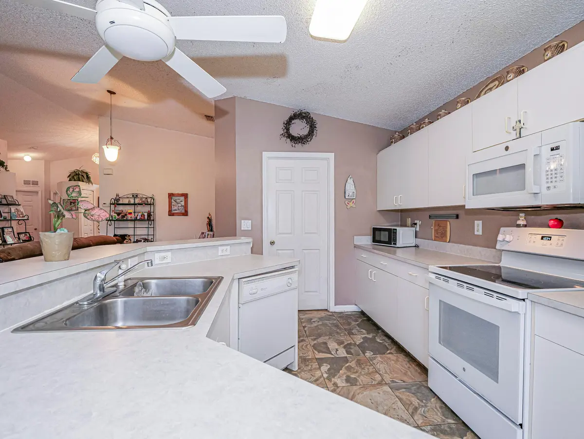 14 Waterford Lakes at 1360 10th Manor, Vero Beach