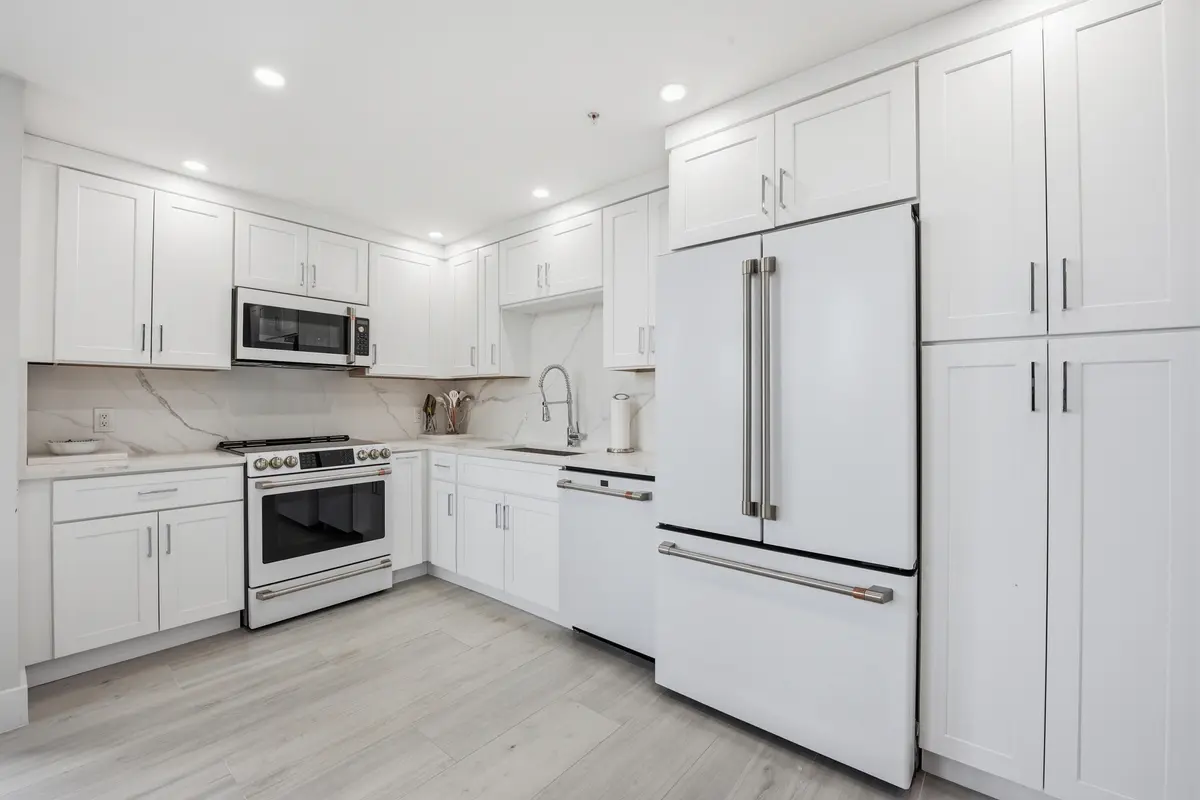 Kitchen at 7768 Lakeside Boulevard 515, Boca Raton