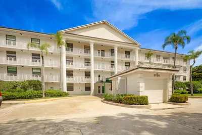 3526 Whitehall Drive 302, West Palm Beach – sold