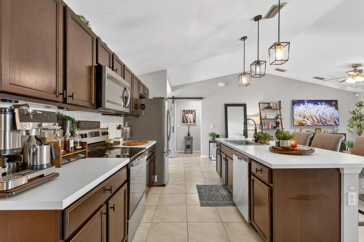Kitchen at 473 SE Streamlet Avenue, Port St. Lucie