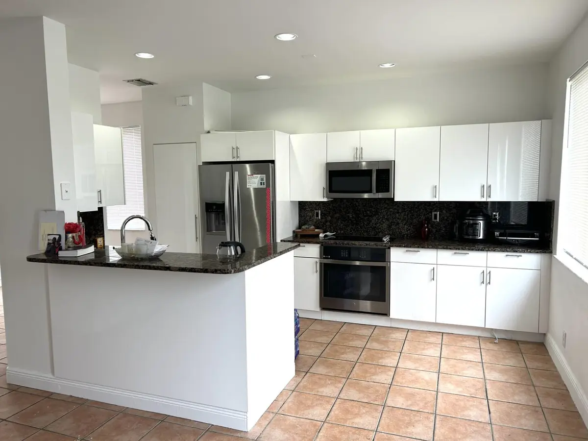 4361 kit new 2 at 4361 Dogwood Circle, Weston
