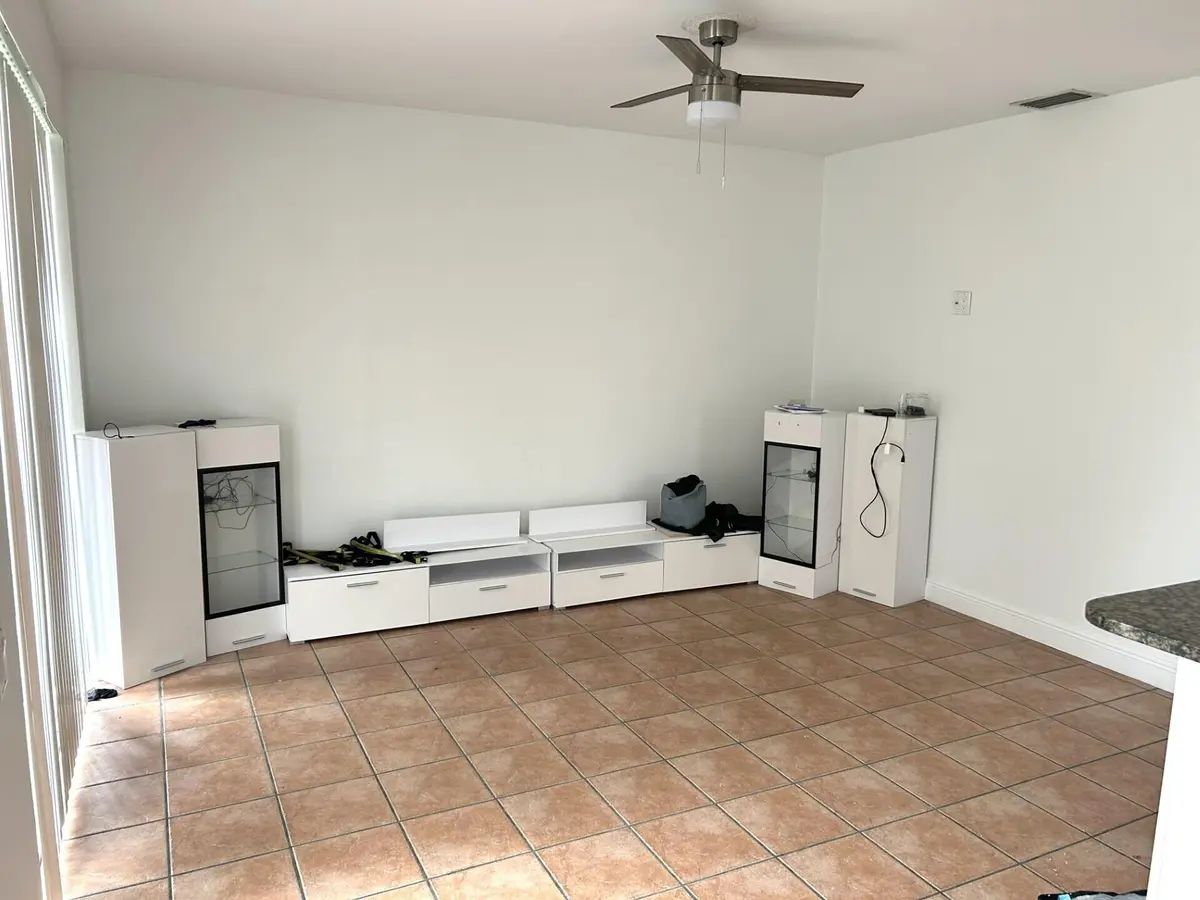 4361 lr new at 4361 Dogwood Circle, Weston