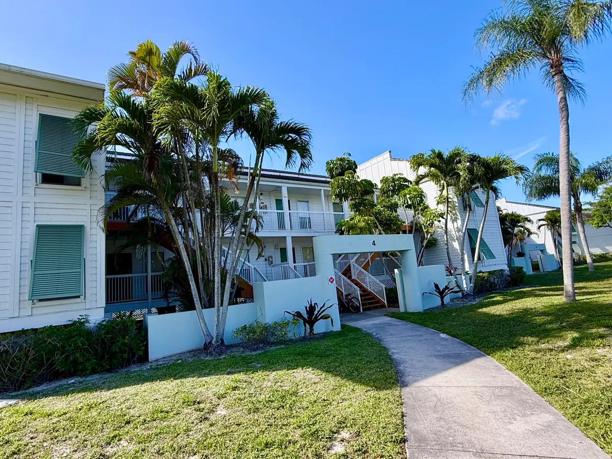Front at 273 Cypress Point Drive, Palm Beach Gardens