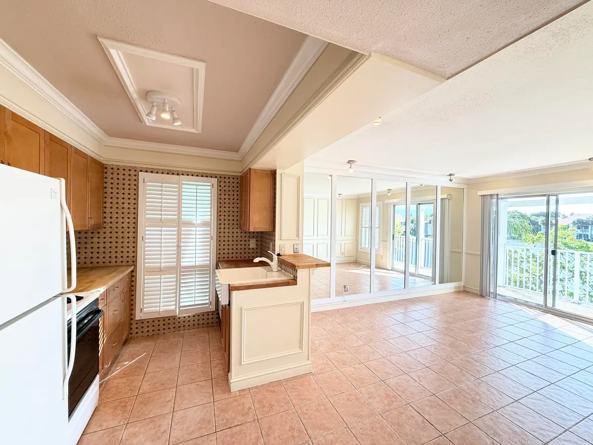 living room/ kitchen at 273 Cypress Point Drive, Palm Beach Gardens