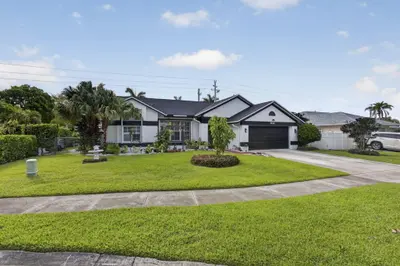 102 E Royal Pine Cir, Royal Palm Beach – sold