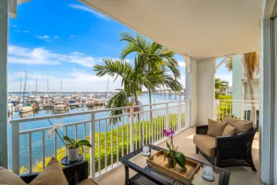 875 NW Flagler Avenue 203, Stuart – Condominium for sale