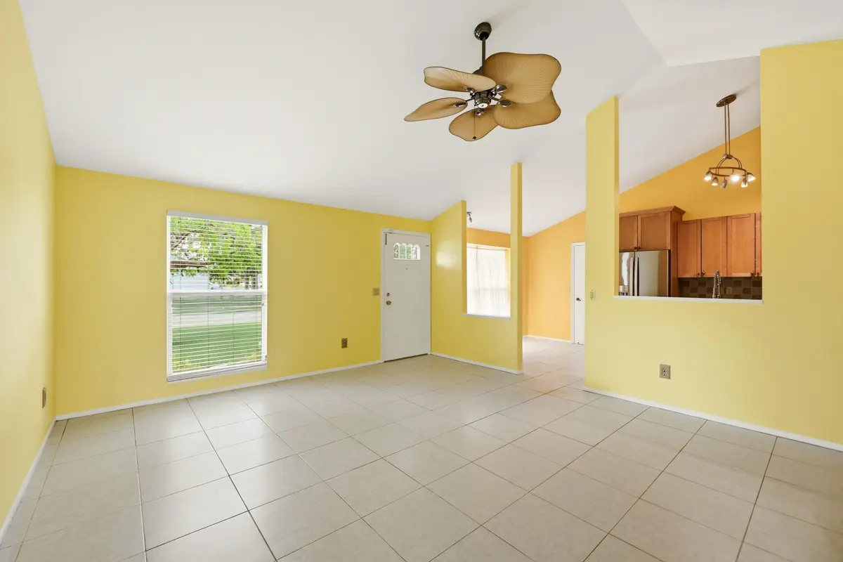 Natural Light at 8131 Countrypark Drive, Boca Raton