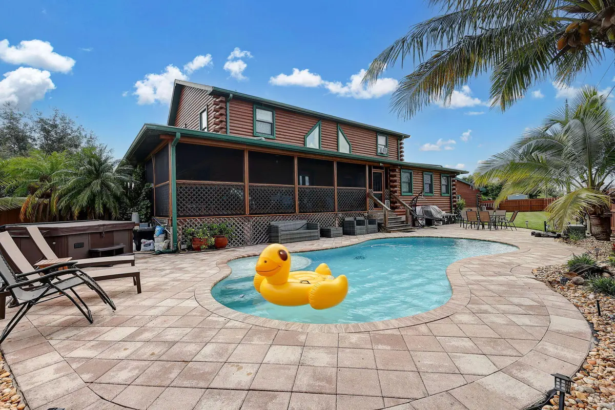log 18 at 4550 SW Calloway Street, Port St. Lucie