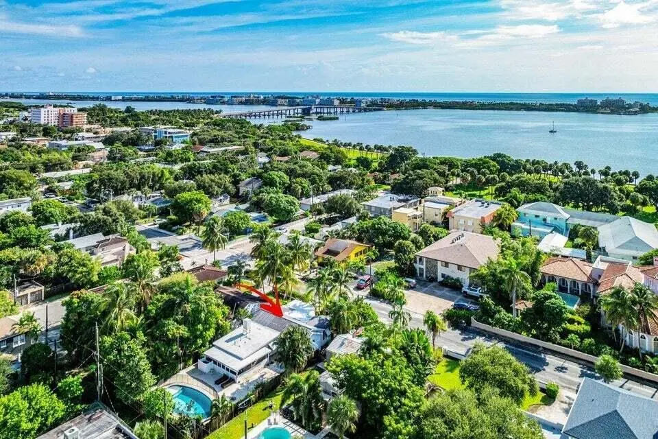 Proximity to beach at 411 S Palmway, Lake Worth Beach